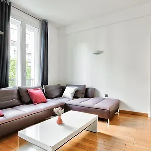 Quartier Champs-elysees 4 Free Netflix Paris
